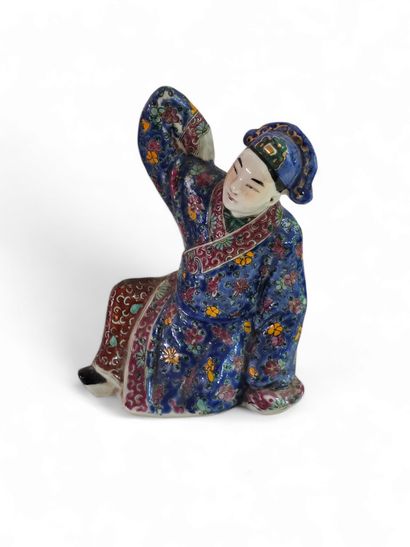 Japon 
Statue en porcelaine polychrome representant...