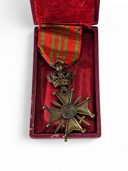 BELGIQUE
Croix de guerre 1939-1945 avec palme...