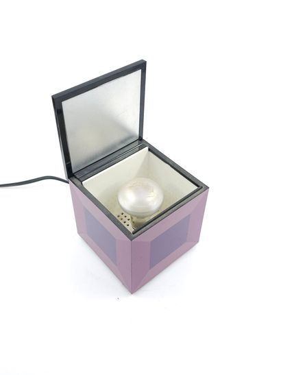 CUBE Oluce par Franco Bettonica 
Lampe de...