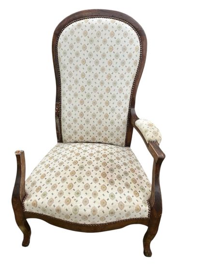 Ensemble de mobilier XIXème siècle comprenant
Un...