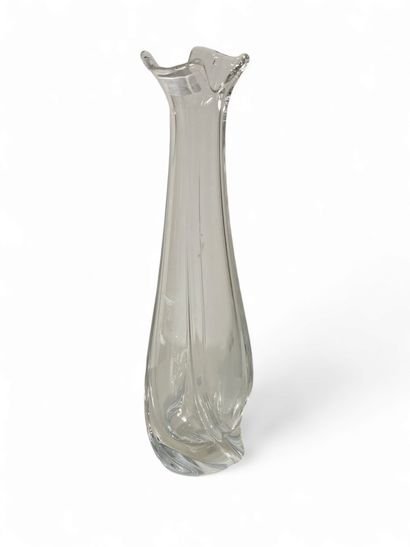 Daum 
Vase soliflore en cristal 
Signé au...
