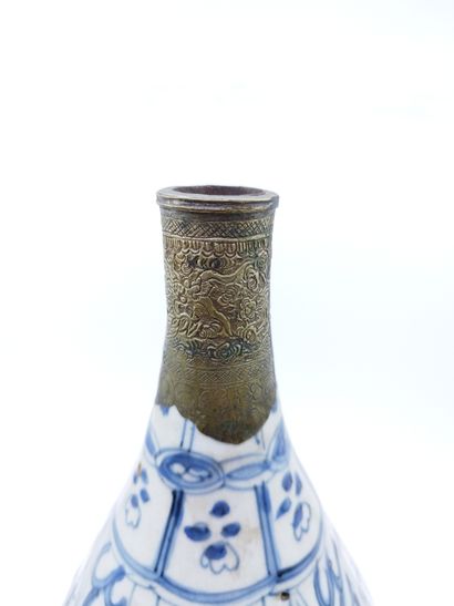CHINE Epoque WANLI (1573-1620)
Vase piriforme...