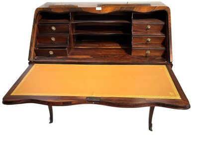 MACRET Pierre reçu en 1751 
Bureau de pente...