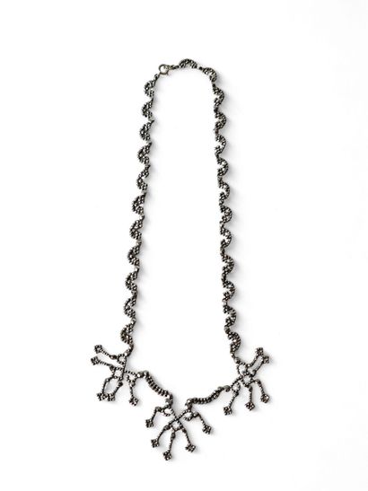COLLIER draperie en pointe de fer