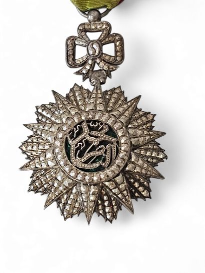 TUNISIE
Nichan Iftikhar
Médaille de chevalier...