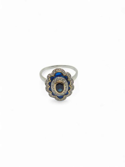 BAGUE en or deux tons 750° sertie d'un saphir...