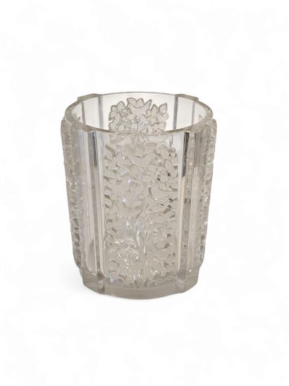 R LALIQUE (1860-1945)
Vase à quatre panneaux...