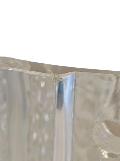 R LALIQUE (1860-1945)
Vase à quatre panneaux...
