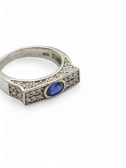 TRAVAIL Français moderne
Bague en argent...