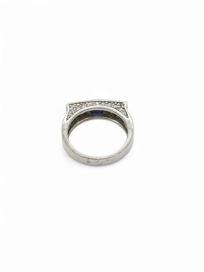 TRAVAIL Français moderne
Bague en argent...