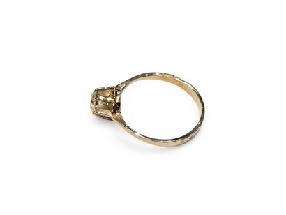 TRAVAIL FRANCAIS 
Bague en or gris 750° ornée...