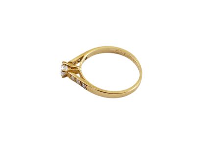 BAGUE solitaire en or jaune 750° ornée d'un...