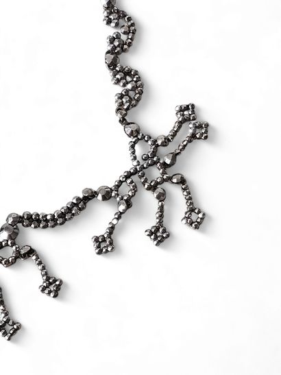 COLLIER draperie en pointe de fer