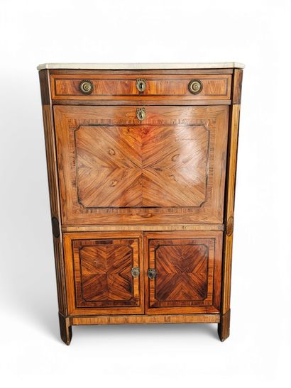 SECRETAIRE d’époque Louis XVI, estampillé...
