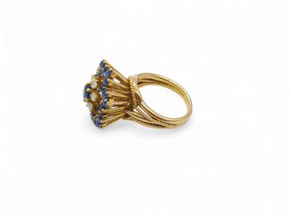 BAGUE en or jaune 750° ornée de diamants...