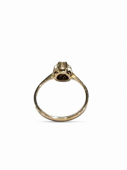 TRAVAIL FRANCAIS 
Bague en or gris 750° ornée...