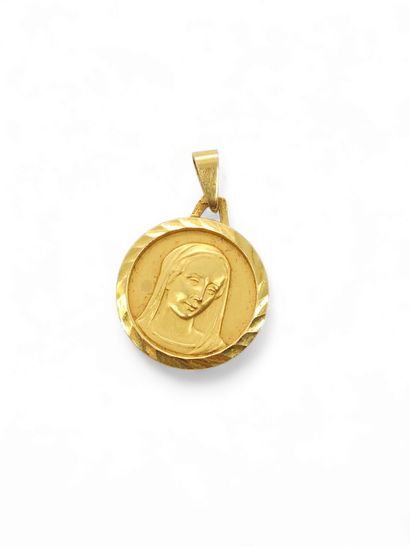 PENDENTIF médaille de la vierge en or jaune...