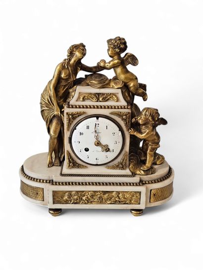 PENDULE de cheminée en marbre et bronze doré,...