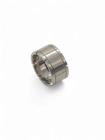 CARTIER 
Bague Tank française en or gris...