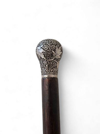 CANNE DE DANDY
Pommeau en argent bas titre,...