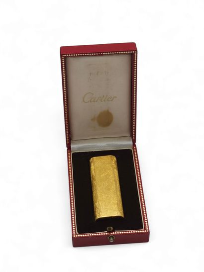 CARTIER
Briquet en métal doré 
Dans sa b...