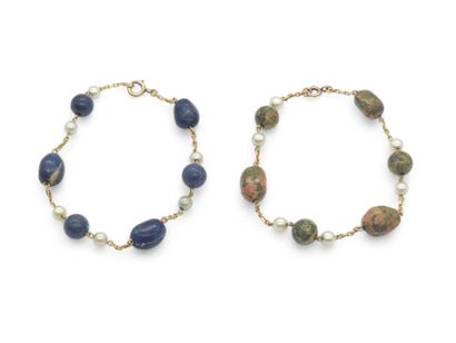 TRAVAIL Français 
LOT de deux bracelets ornés...