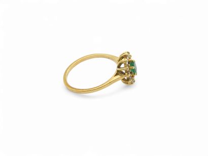 BAGUE marguerite en or jaune 750° sertie...