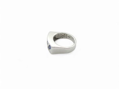 TRAVAIL Français moderne
Bague en argent...