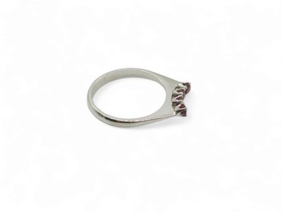 TRAVAIL Français
BAGUE en or gris 750° ornée...