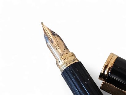 WATERMAN
Stylo roller
Dans sa boîte
On y...