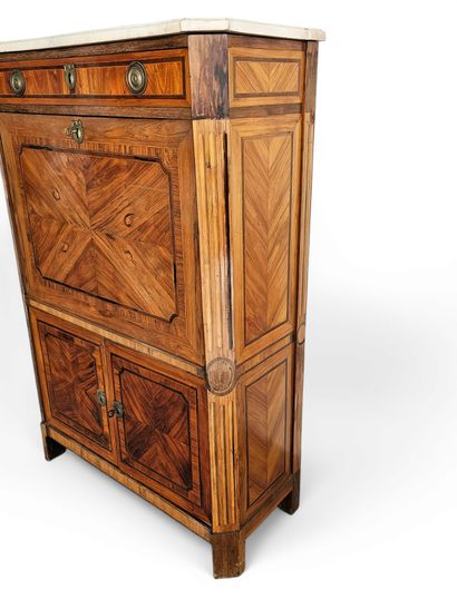 SECRETAIRE d’époque Louis XVI, estampillé...