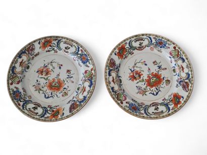 CHINE
QUATRE assiettes en porcelaine à décor...