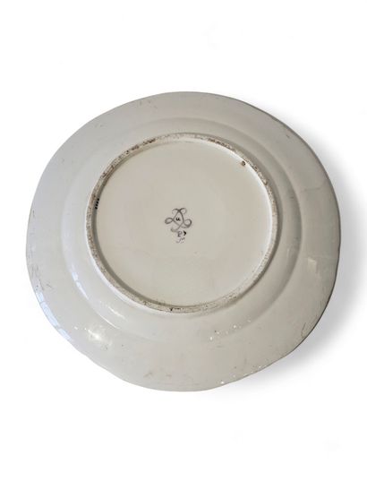 SEVRES
Assiette à feuilles de chou en porcelaine...
