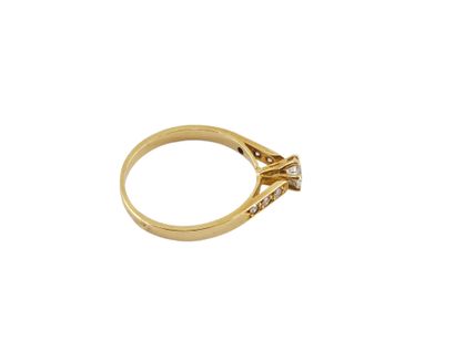 BAGUE solitaire en or jaune 750° ornée d'un...
