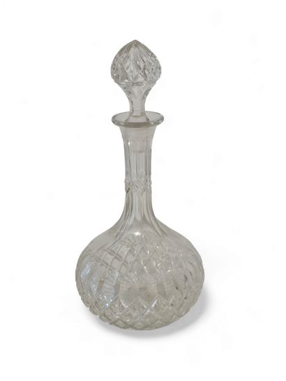 BACCARAT 
Deux carafes en cristal
H:26 cm...