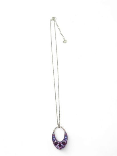 SWAROVSKI
pendentif et chaine dans sa boite...