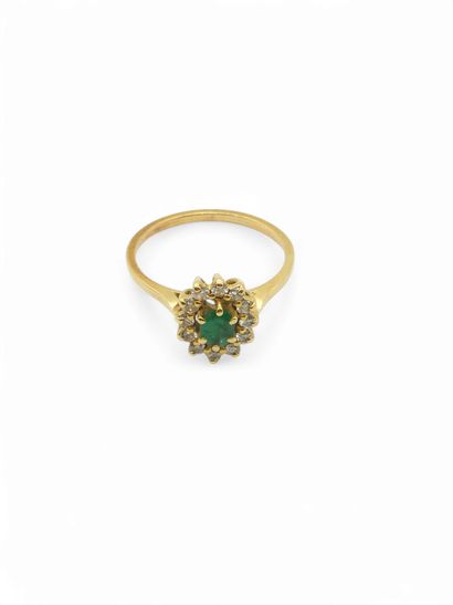 BAGUE marguerite en or jaune 750° sertie...
