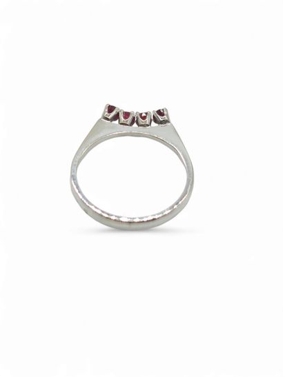 TRAVAIL Français
BAGUE en or gris 750° ornée...