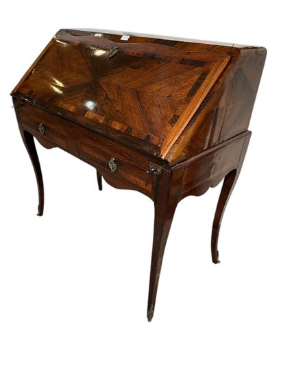 MACRET Pierre reçu en 1751 
Bureau de pente...