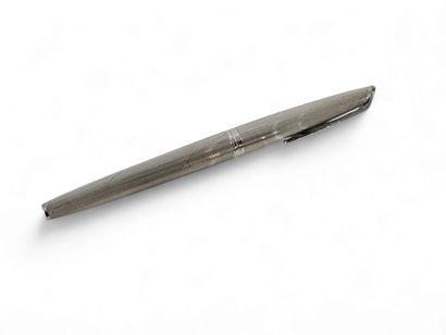 PARKER
Stylo à plume, corps en argent, bague...
