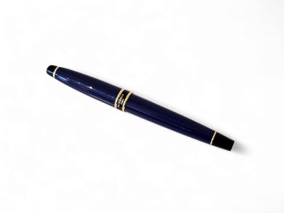WATERMAN
Stylo roller
Dans sa boîte
On y...