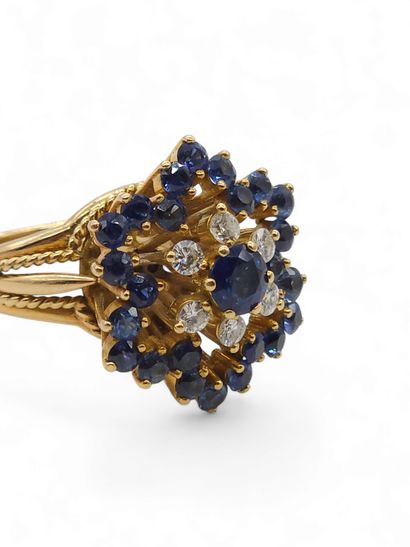 BAGUE en or jaune 750° ornée de diamants...