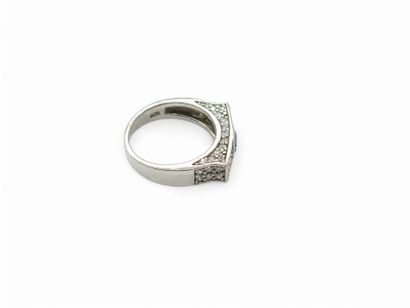 TRAVAIL Français moderne
Bague en argent...