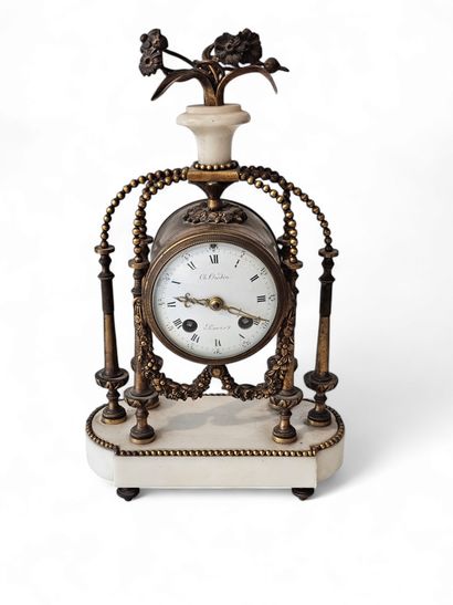 CHARLES OUDIN 
Pendule de style Louis XVI...