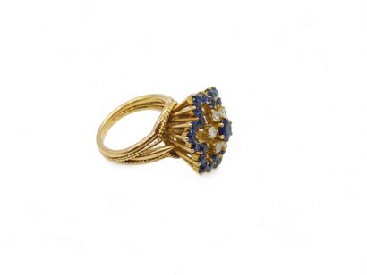 BAGUE en or jaune 750° ornée de diamants...