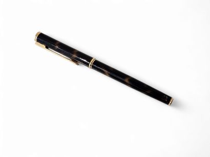 WATERMAN
Stylo roller
Dans sa boîte
On y...
