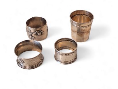 LOT D'ARGENT comprenant :
Une timbale en...