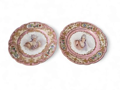GENRE DE SEVRES
Deux assiettes fin du XIXe...