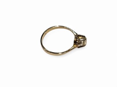 TRAVAIL FRANCAIS 
Bague en or gris 750° ornée...