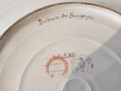 GENRE DE SEVRES
Deux assiettes fin du XIXe...
